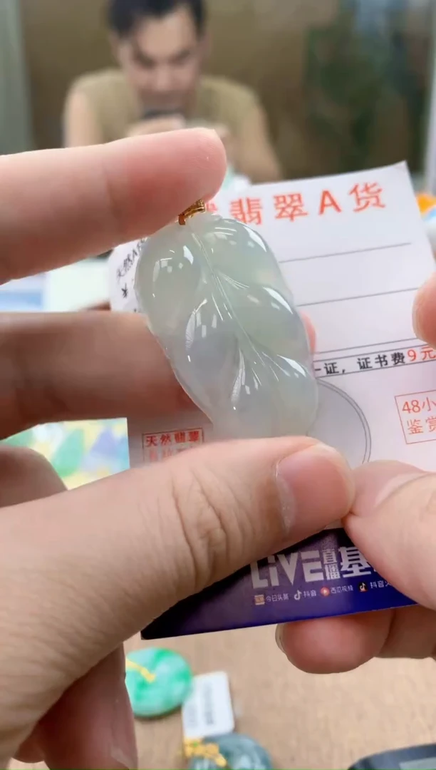 颈饰18K金镶嵌翡翠天然A货翡翠挂件