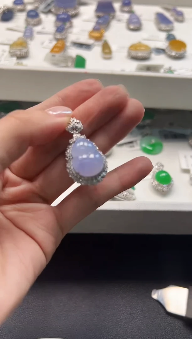 颈饰18K金镶嵌翡翠KLYN1122-002