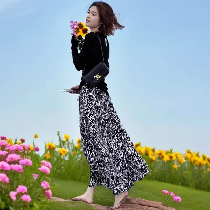 早春穿搭套装2025新款小个子茶系搭配一整套时尚碎花半身裙两件套