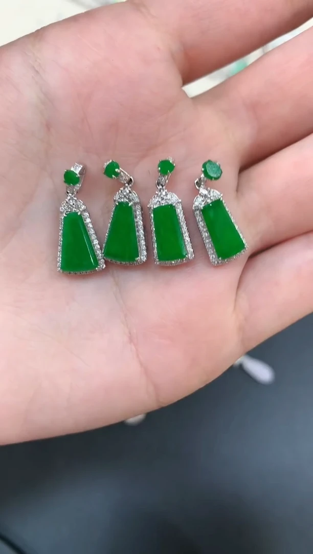 【闪购商品】翡翠吊坠(不含链)18K金镶嵌A906|2980|(多样性发)