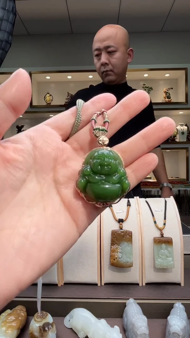 颈饰18K金镶嵌和田玉苏