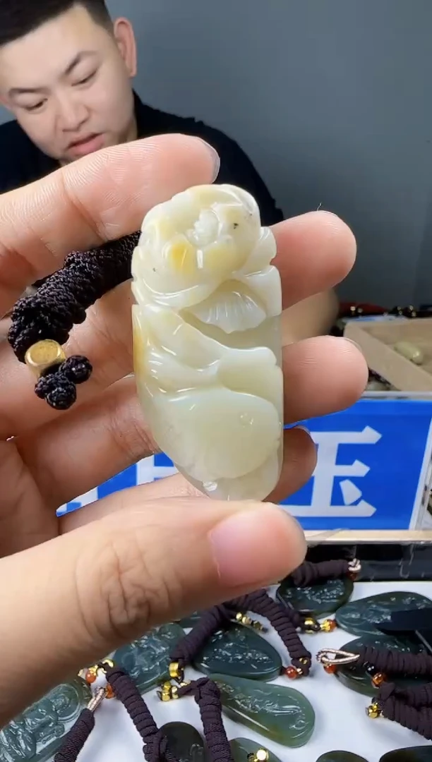 和田玉未镶嵌颈饰1