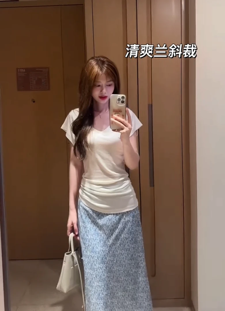 2025夏新款时髦纯欲风简约休闲百搭轻薄透气V领短袖T恤上衣女