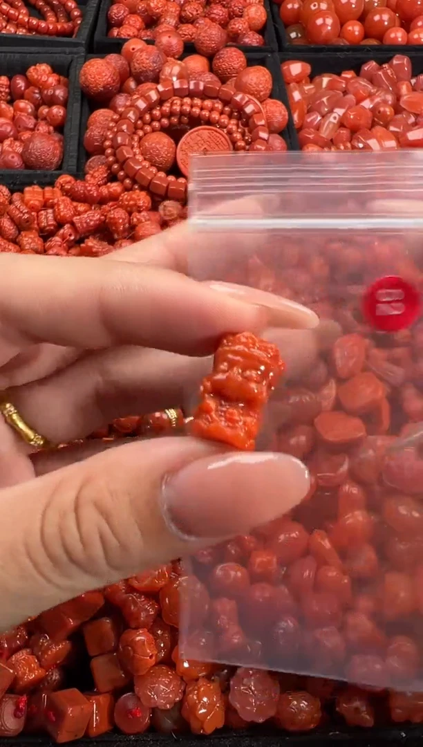 南红玛瑙未镶嵌颈饰1