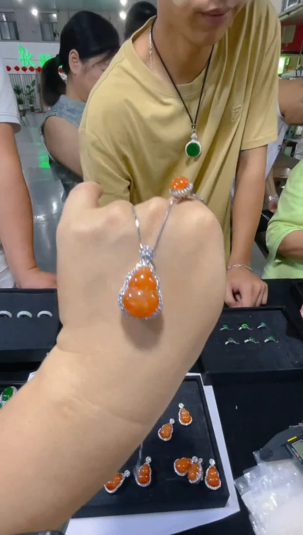 翡翠未镶嵌颈饰天然A货翡翠（多样性发货拍一件发件）