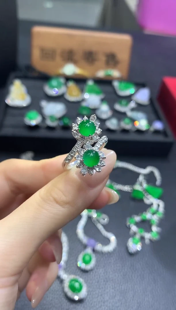 18K金镶嵌戒指翡翠33团购