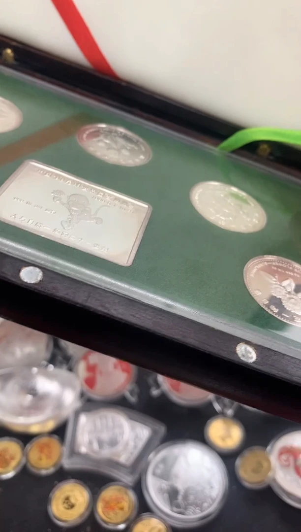 纯银世界名花纪念银章无证