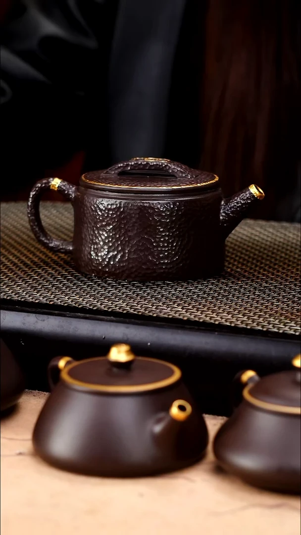茶壶紫砂四号井茄皮紫泥描金锤纹汉瓦170cc