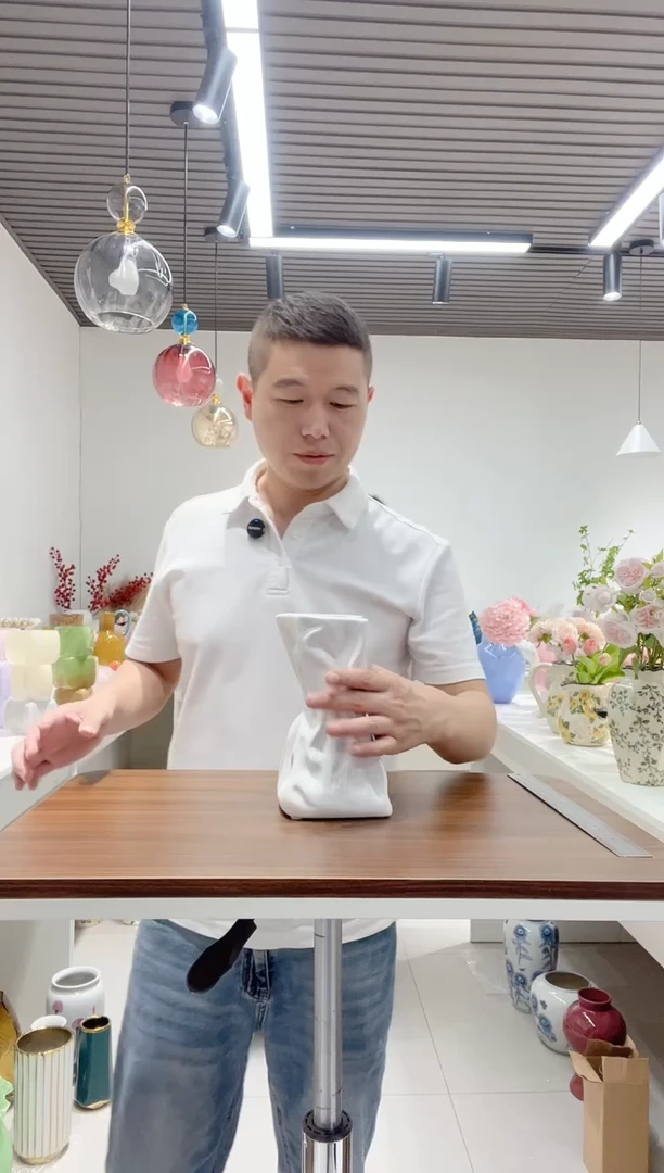 尾货花瓶处理价 微瑕陶瓷钱袋