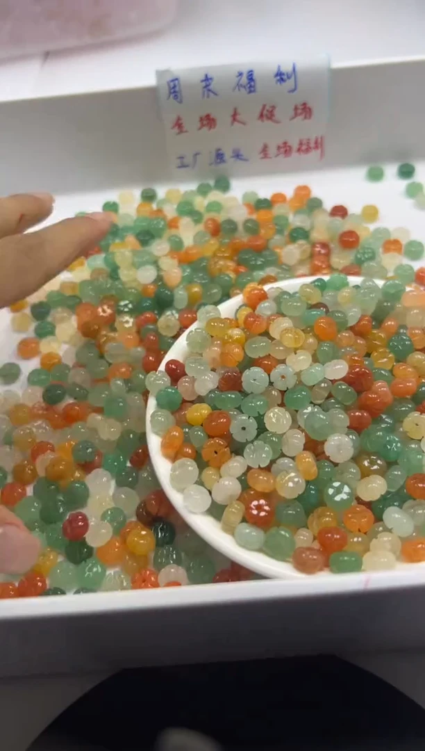 玛瑙/玉髓颈饰未镶嵌w1688三彩金丝玉五瓣花8mm*10颗