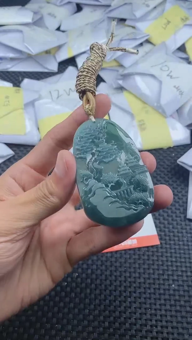 翡翠未镶嵌颈饰