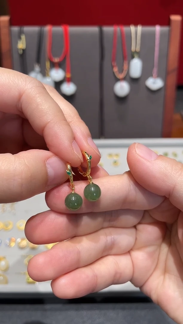 颈饰银S925镀金镶嵌和田玉碧玉耳扣