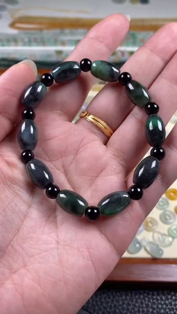 【闪购商品】翡翠颈饰未镶嵌乌鸡