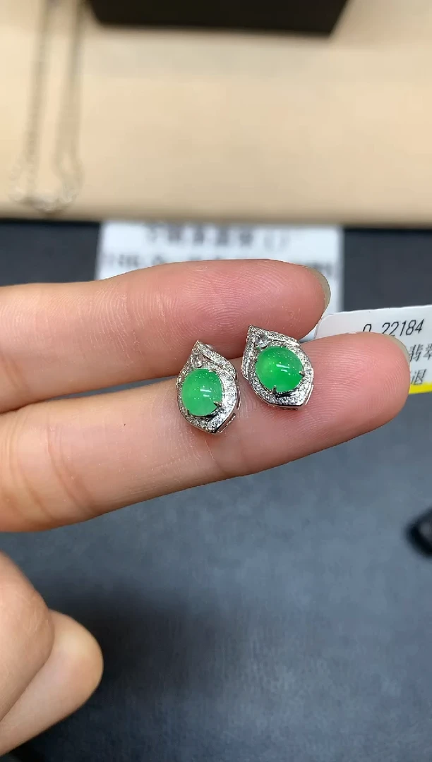 18K金镶嵌翡翠耳饰蛋面【无服务费