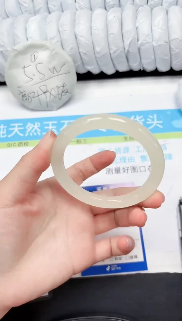 【闪购商品】石英质玉手镯未镶嵌325-61