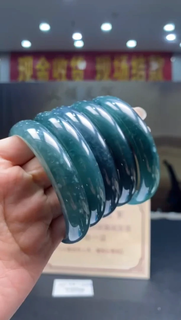 【闪购商品】翡翠手镯未镶嵌多样性发货【只发一件】*q127