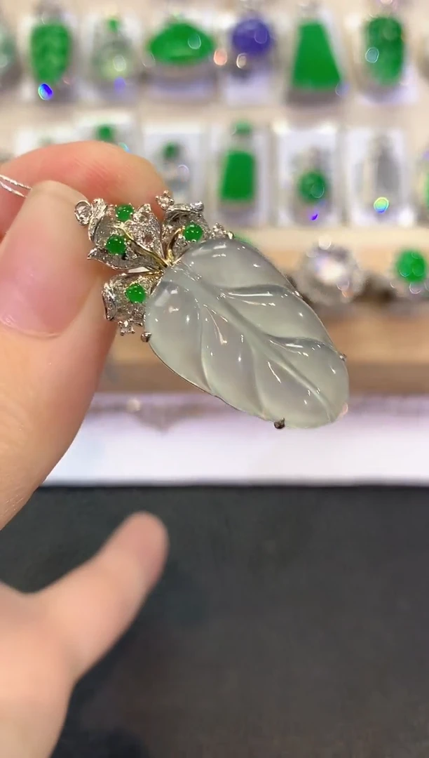 吊坠(不含链)18K金镶嵌翡翠冬日珠宝Q81