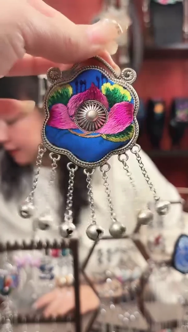 织绣民族风非遗老绣饰品139