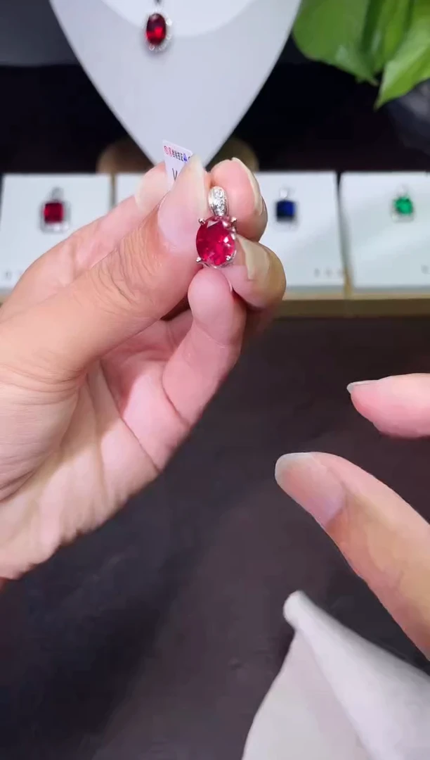 合金颈饰合成钻石红宝吊坠