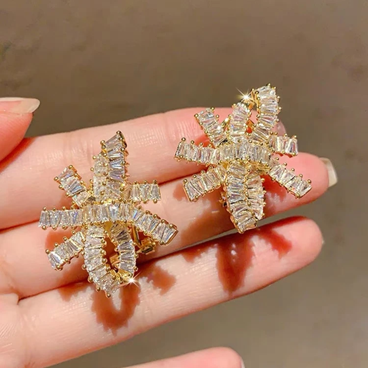 铜合金耳饰 2025新款奢华锆石耳钉立体蝴蝶结气质精致耳饰C443