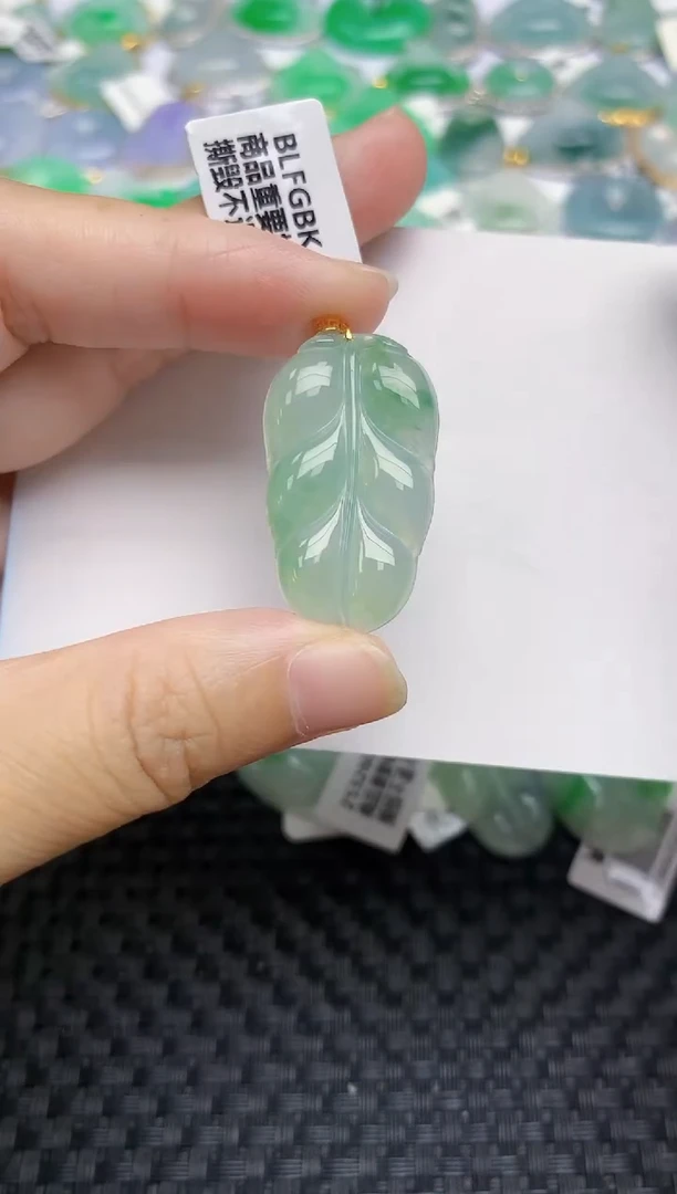 翡翠18K金镶嵌颈饰天然翡翠A货