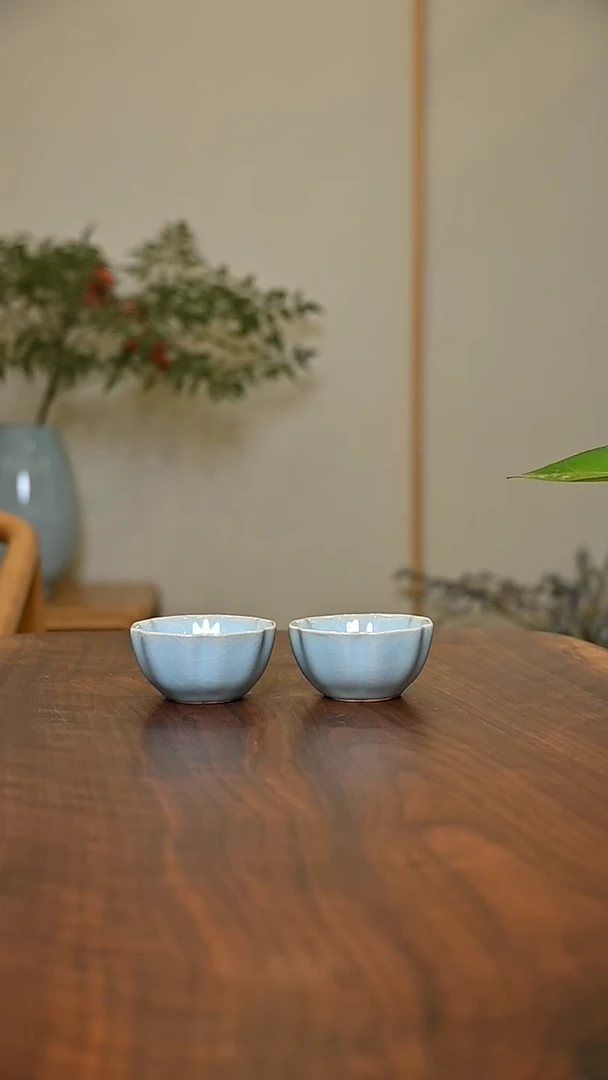 六合泰平杯2只 天青 微瑕 朱家汝窑款