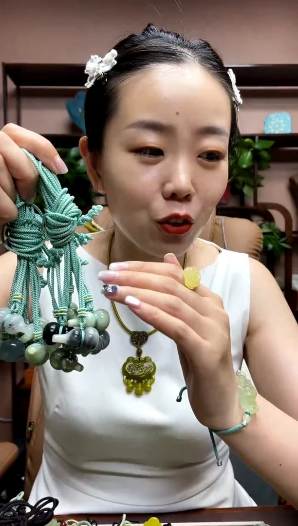 岫玉未镶嵌小葫芦吊坠多样性发货发其中之一