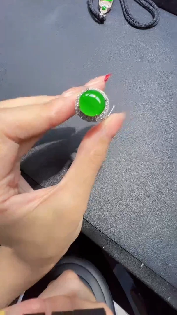 未镶嵌定制翡翠翡翠A货有轻微色差属于正常现象，戒指多样性发货1