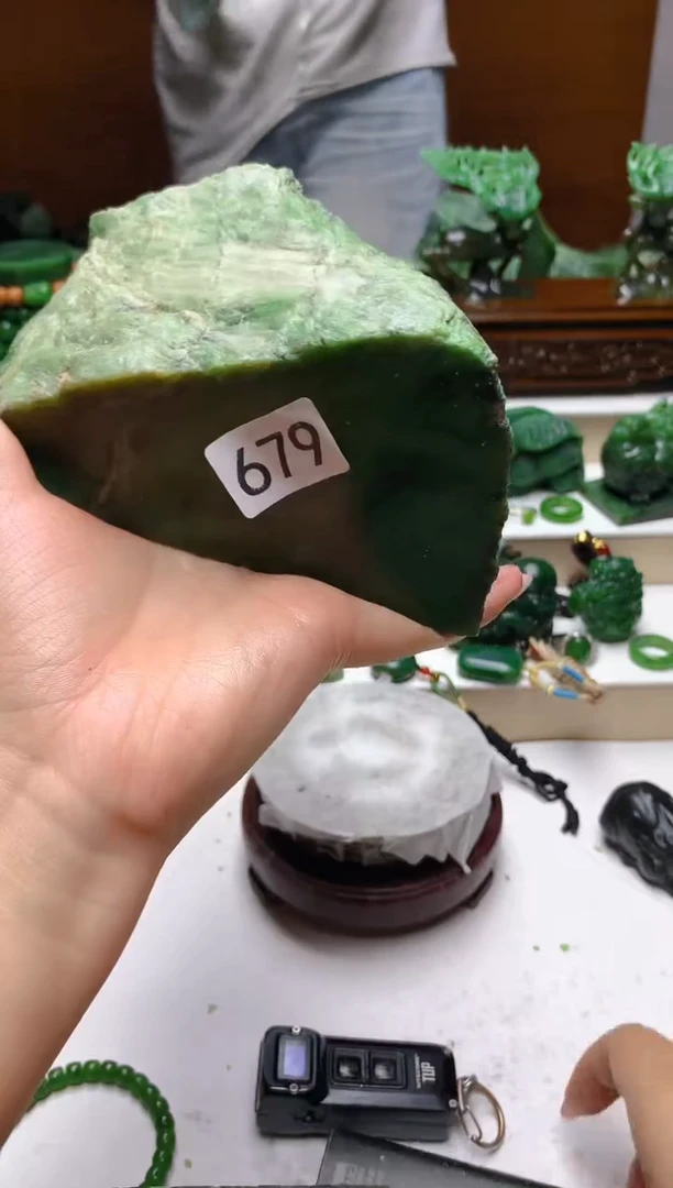 未镶嵌和田玉（碧玉）珠宝半成品1