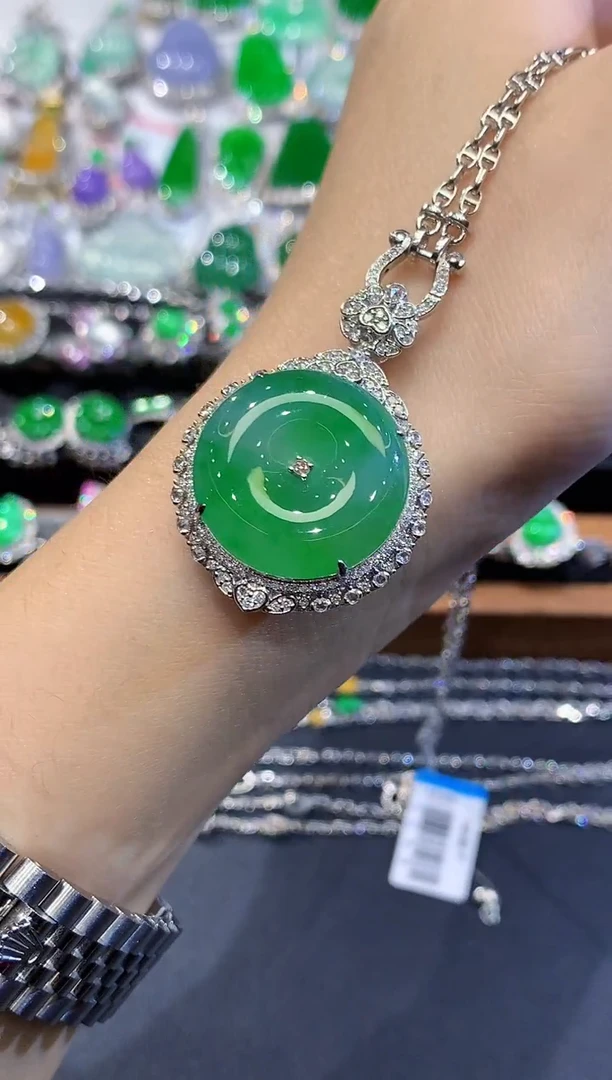 吊坠(不含链)18K金镶嵌翡翠起*气多样性发其一