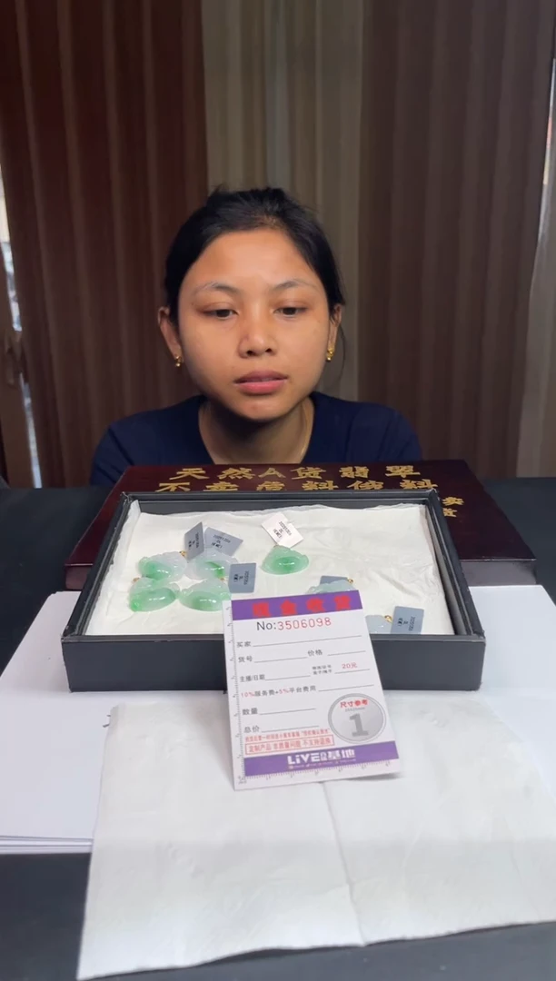 18K金镶嵌挂件翡翠多样性发其一拍一发一6098