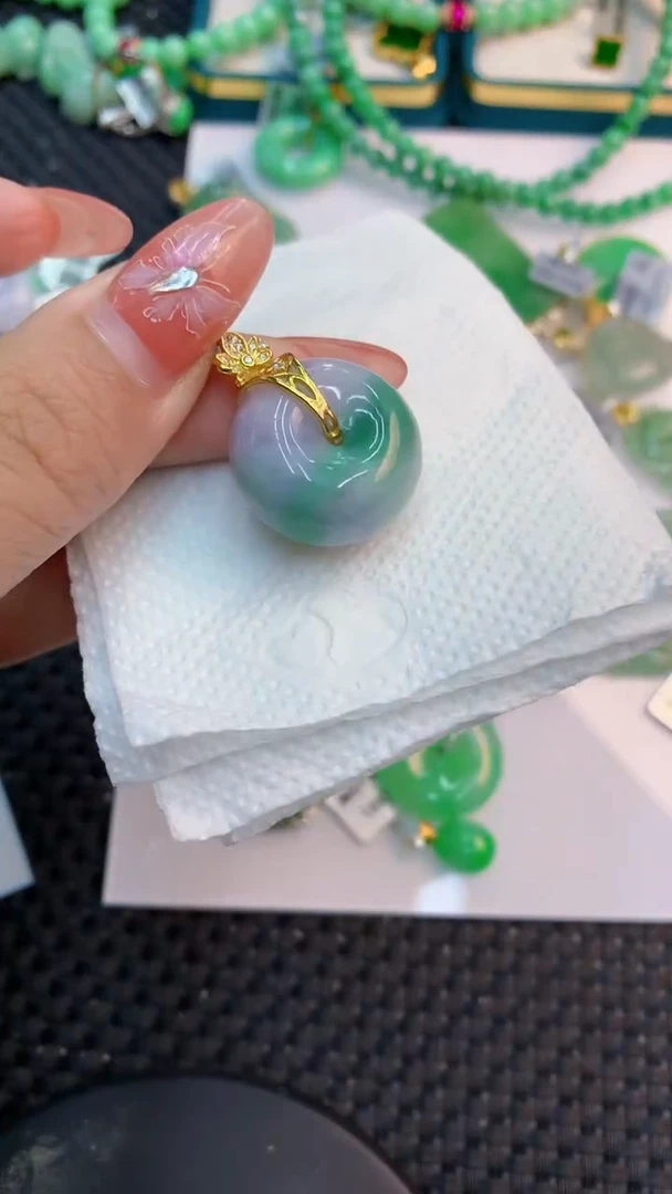 颈饰未镶嵌翡翠1