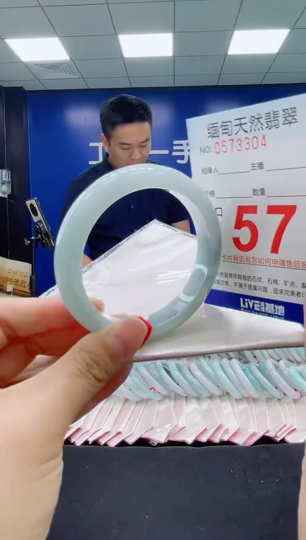 未镶嵌手镯翡翠天然翡翠手镯