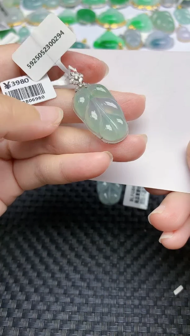 翡翠18K金镶嵌颈饰天然翡翠A货