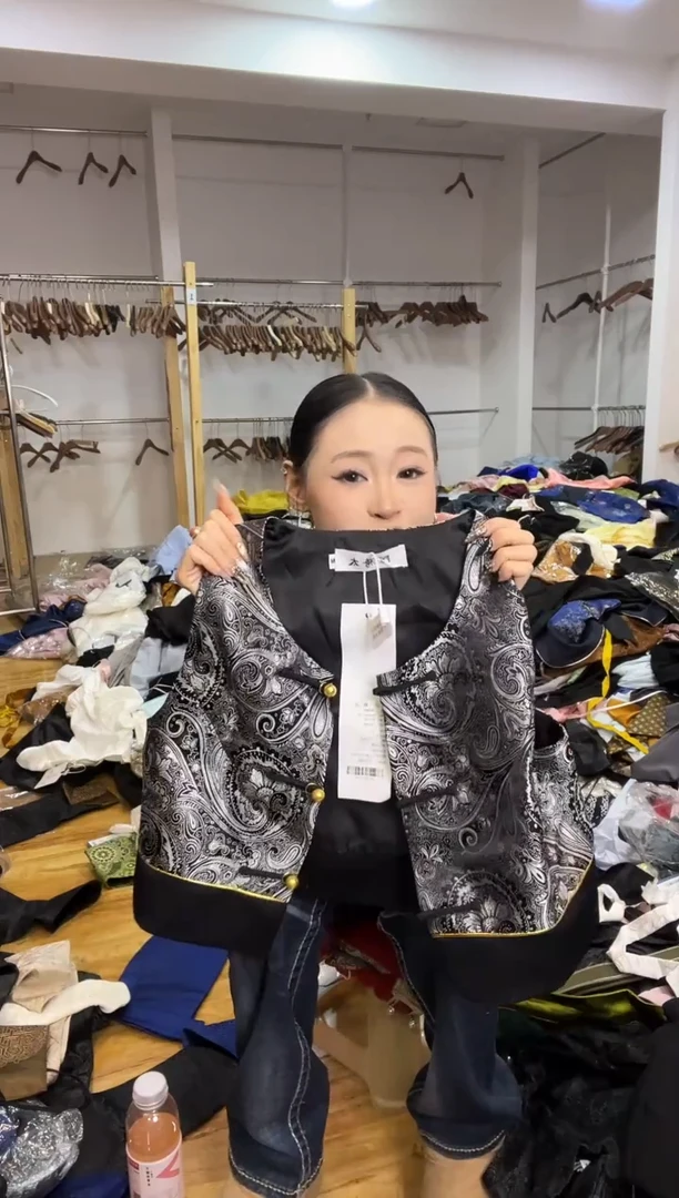 马甲       M码       80-105斤