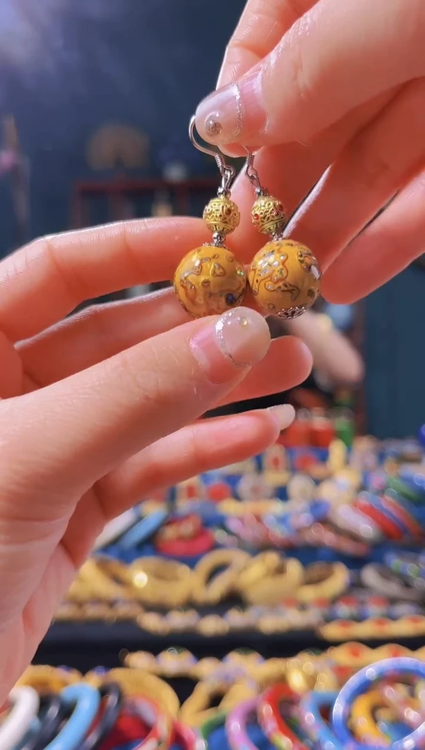 【闪购商品】非遗技艺犀皮漆耳坠 米黄色