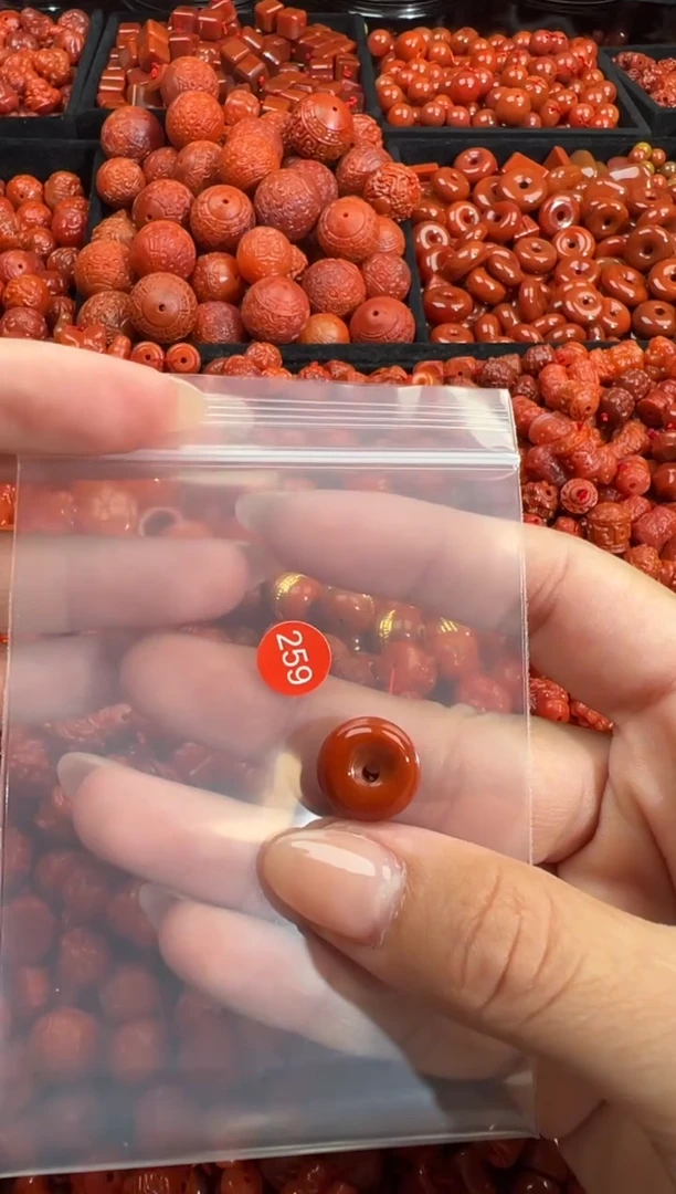 南红玛瑙未镶嵌颈饰1