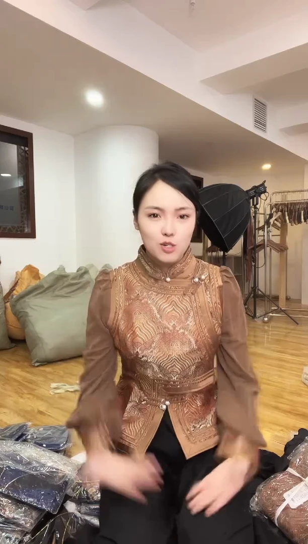 XL码      115-125斤  纱袖