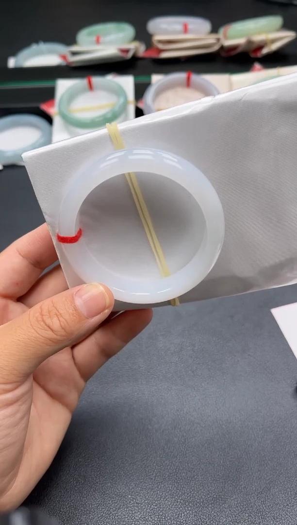 未镶嵌手镯翡翠多人