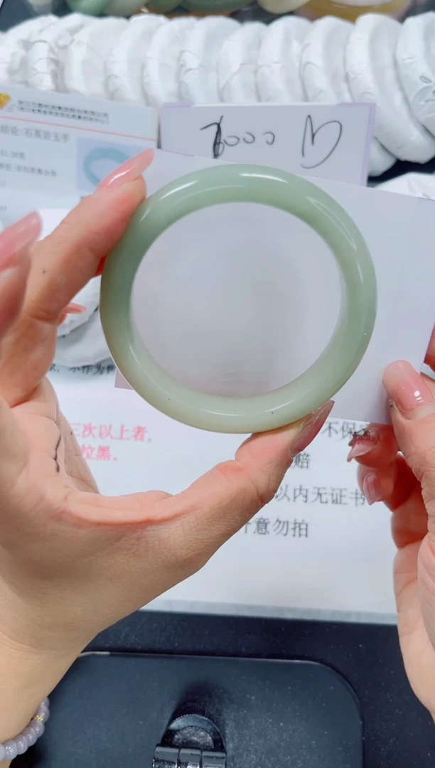 未镶嵌手镯石英质玉135-56