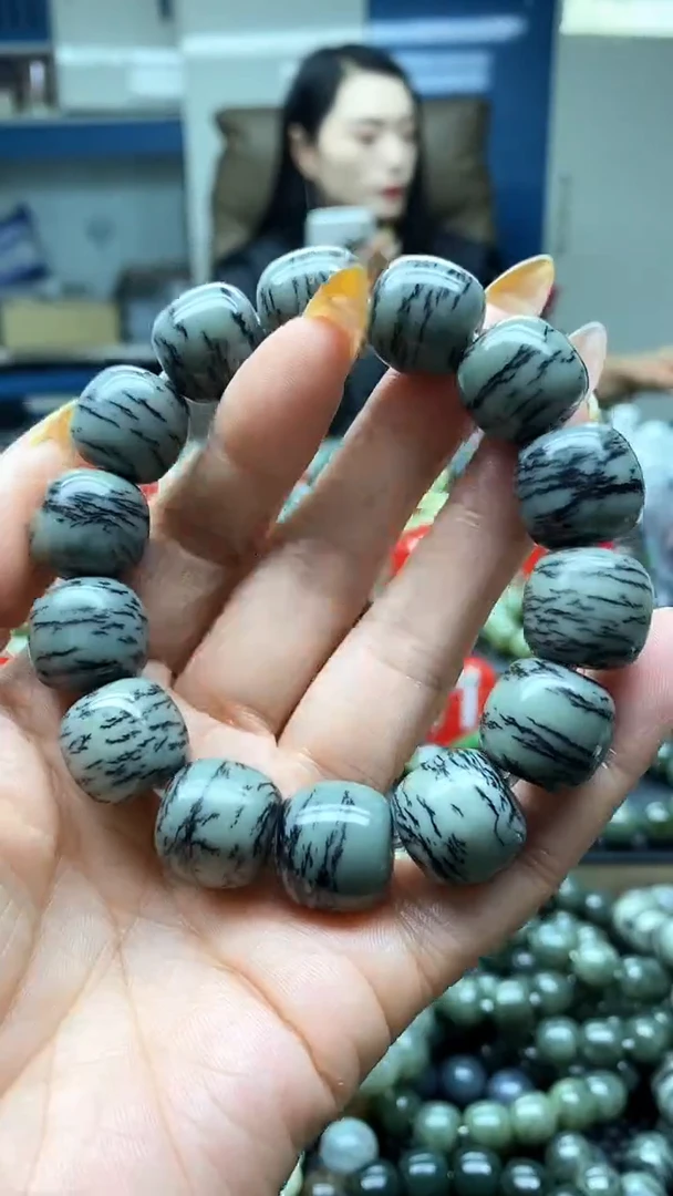 未镶嵌手串和田玉沙枣青虎皮纹16
