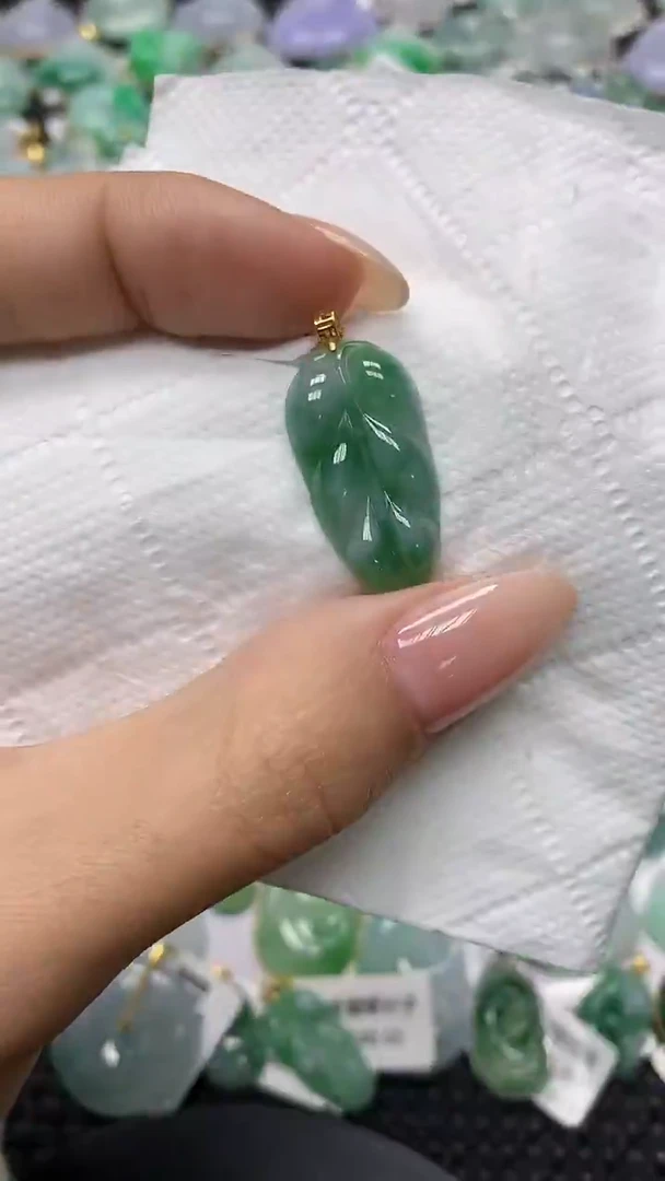 颈饰18K金镶嵌翡翠11111111111