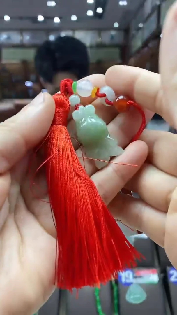 颈饰未镶嵌翡翠鱼