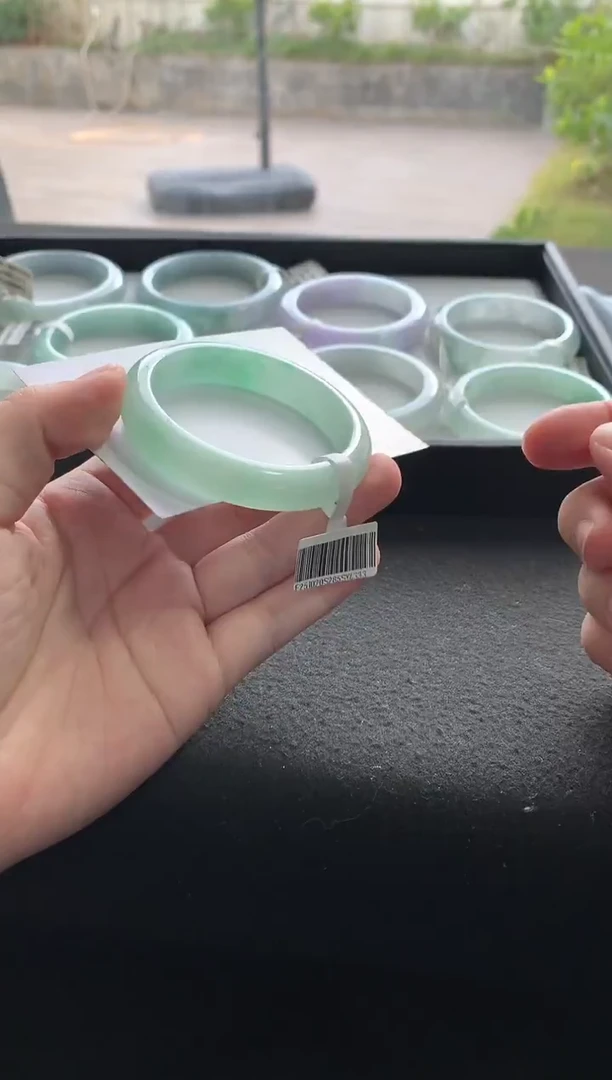 未镶嵌手镯翡翠52.7贵妃买断Y4333