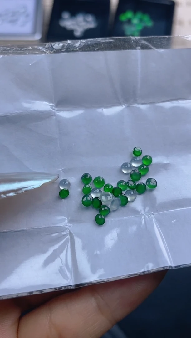 翡翠裸石天然翡翠蛋面4