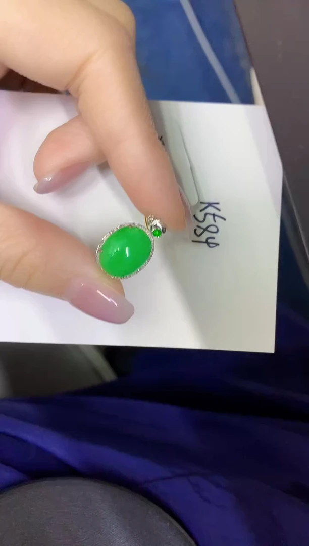 颈饰18K金镶嵌翡翠缅甸天然翡翠A货