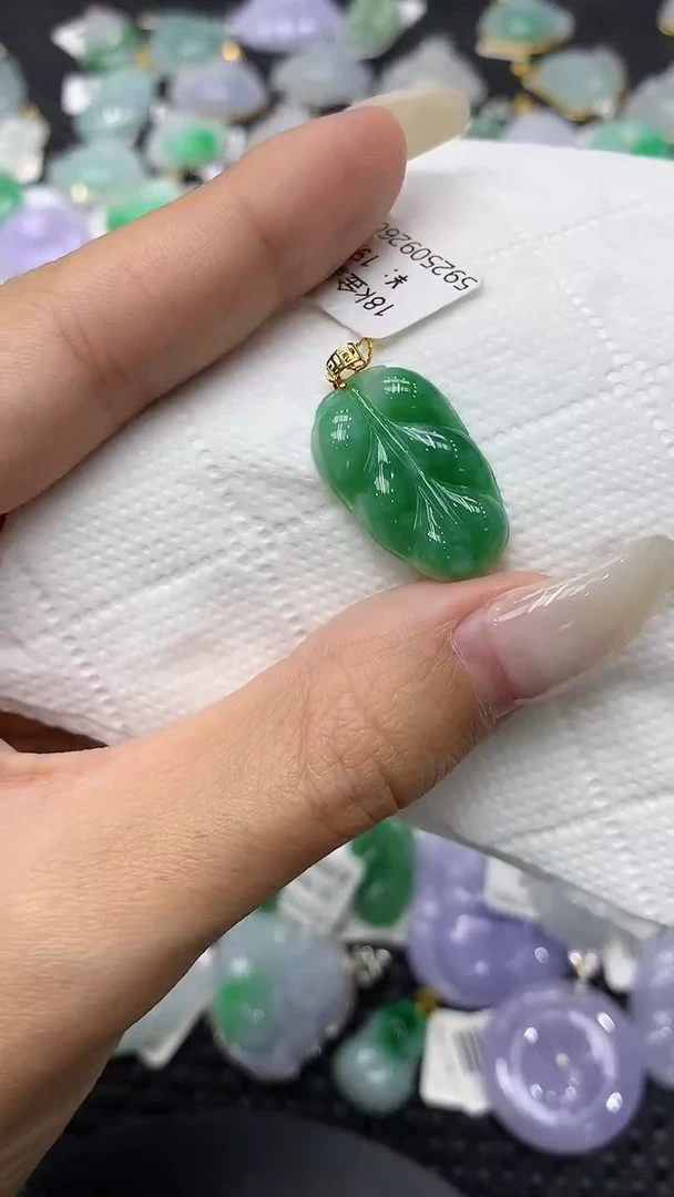 颈饰18K金镶嵌翡翠11111111111