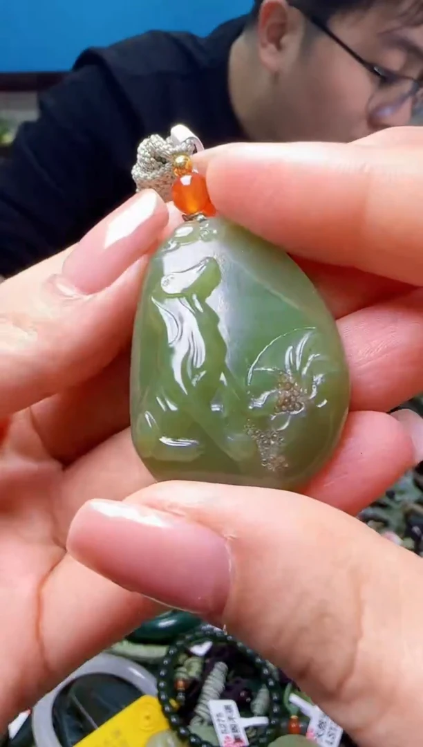 颈饰未镶嵌和田玉1