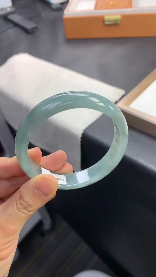 未镶嵌手镯翡翠退货需手镯吊牌标签完好