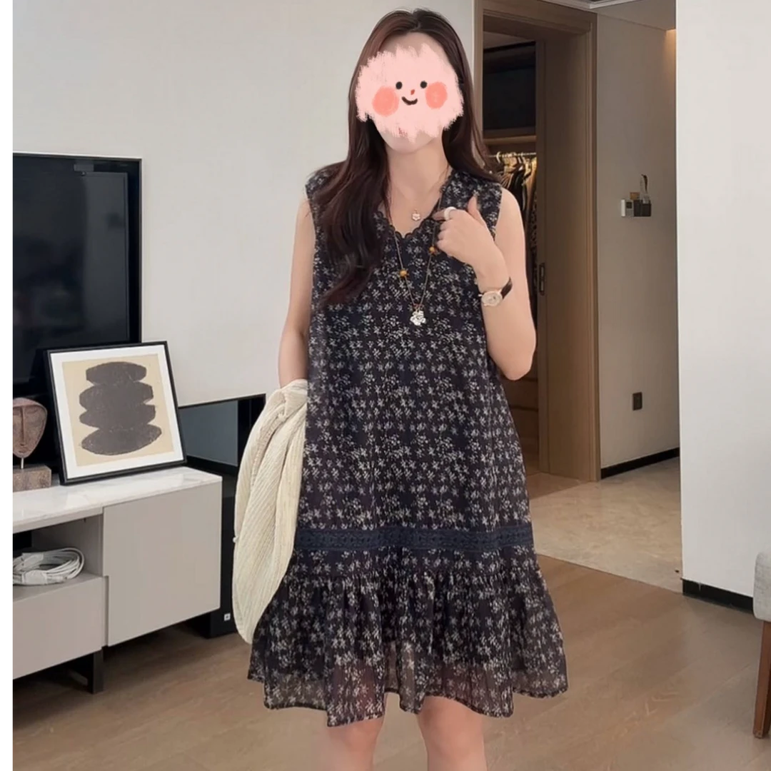 2025度假慵懒风木耳边碎花V领无袖连衣裙女时候凉快减龄百褶裙子